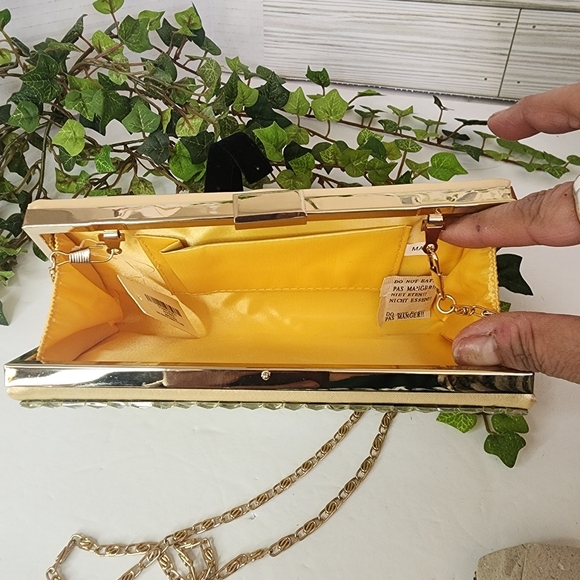Gold Bling Metallic Clutch Evening Bag NIB - Picture 4 of 6